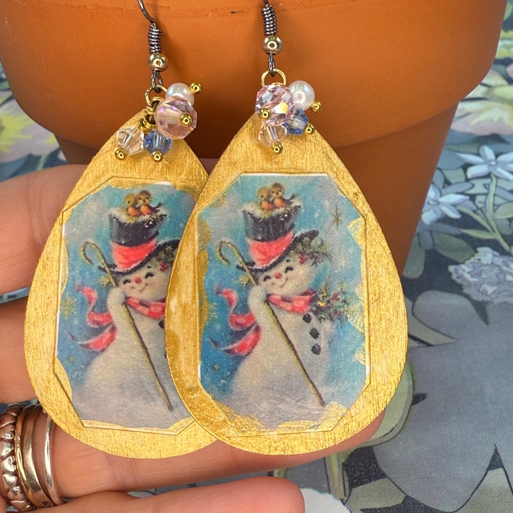 ⭐️Adorned Crown Jewelry assemblage Victorian Christmas pink snowman earrings - Picture 4 of 8